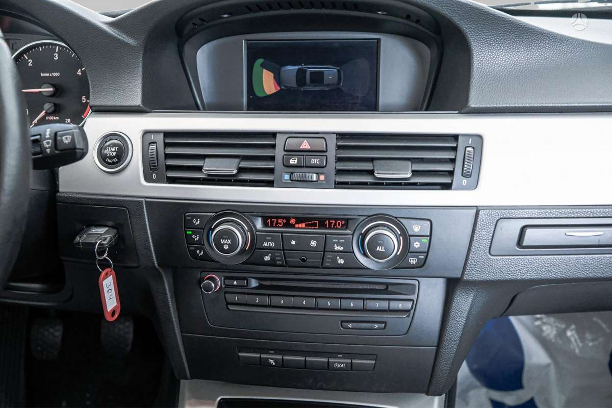 BMW 318 2009 — photo 10