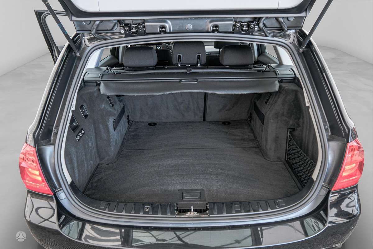 BMW 318 2009 — photo 13