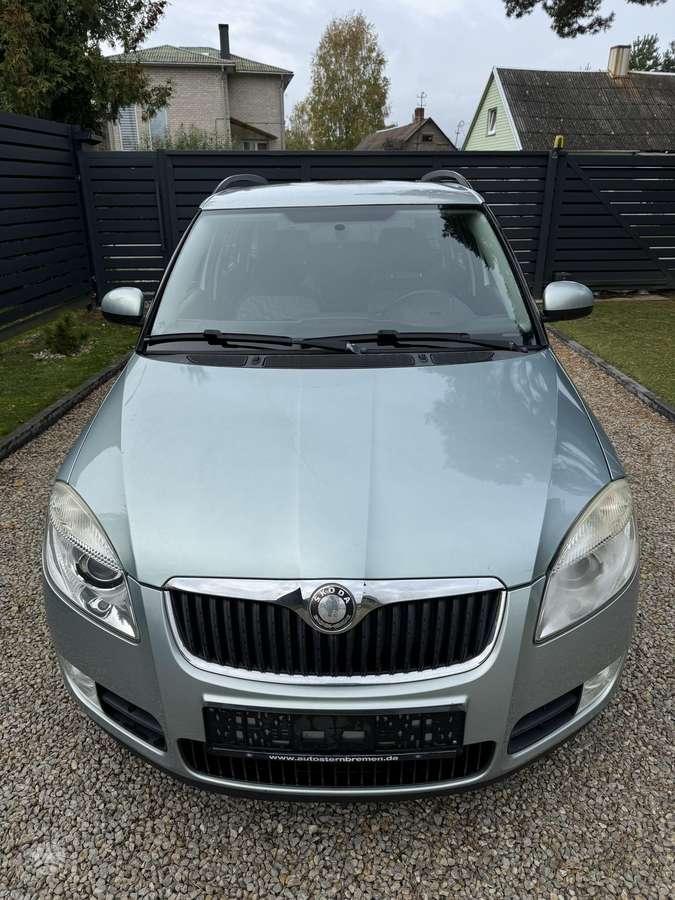 Skoda Fabia 2009 — rear view