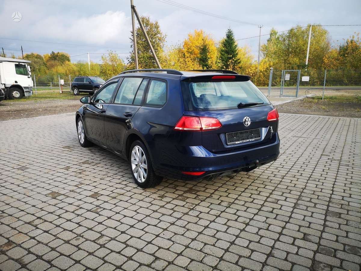 Volkswagen Golf 2015 — салон