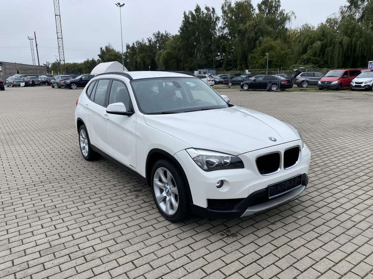 BMW X1 2013 — салон