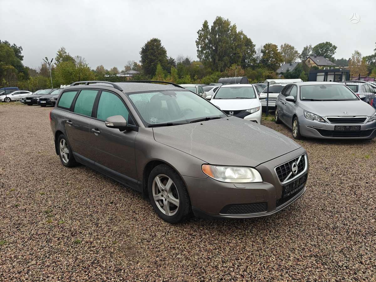 Volvo V70 2009 — вигляд ззаду