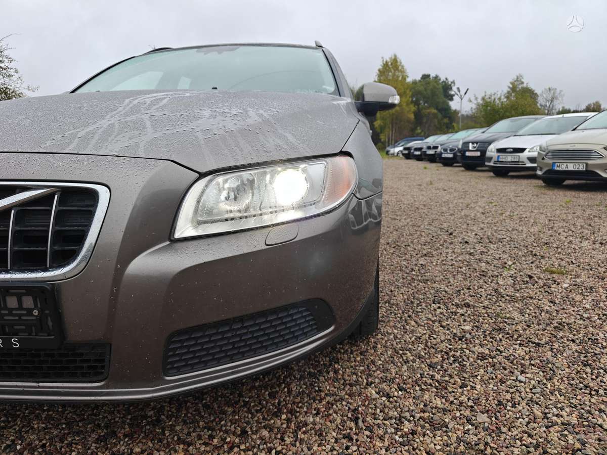 Volvo V70 2009 — салон