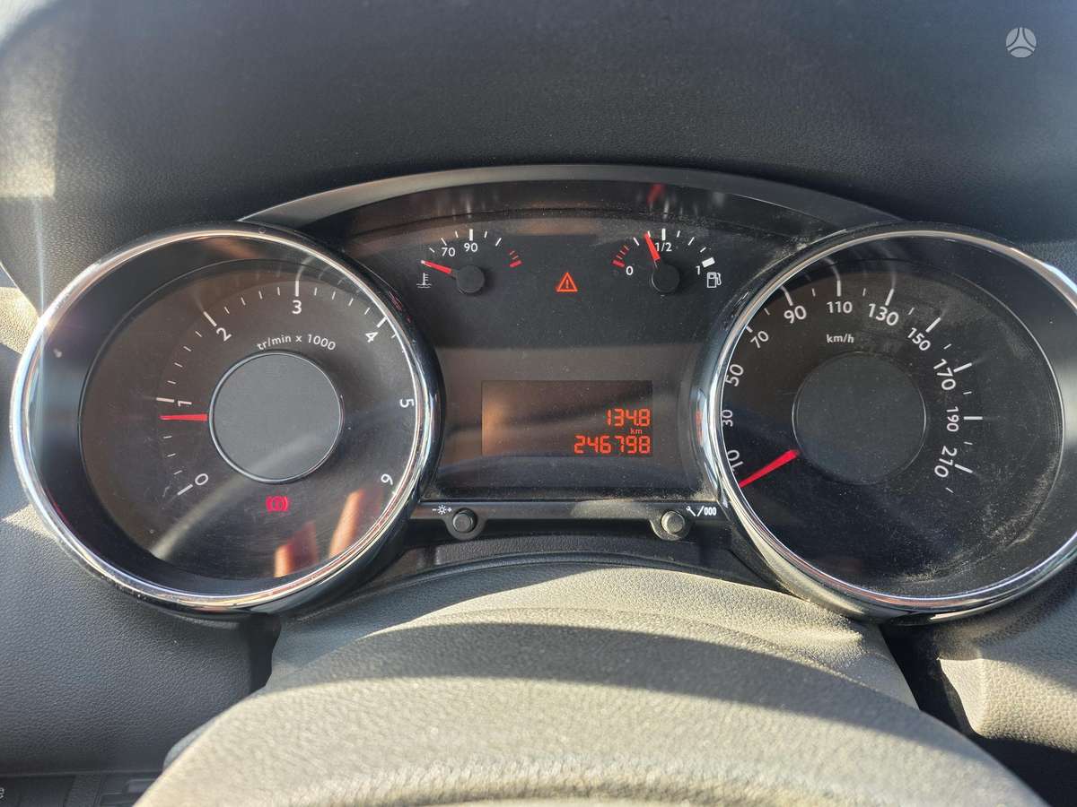 Peugeot 5008 2013 — photo 10