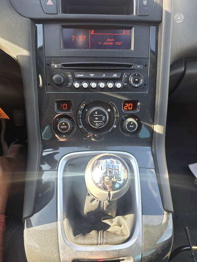 Peugeot 5008 2013 — photo 11