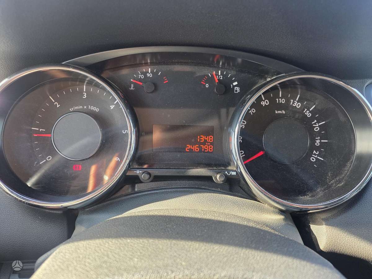 Peugeot 5008 2013 — photo 12