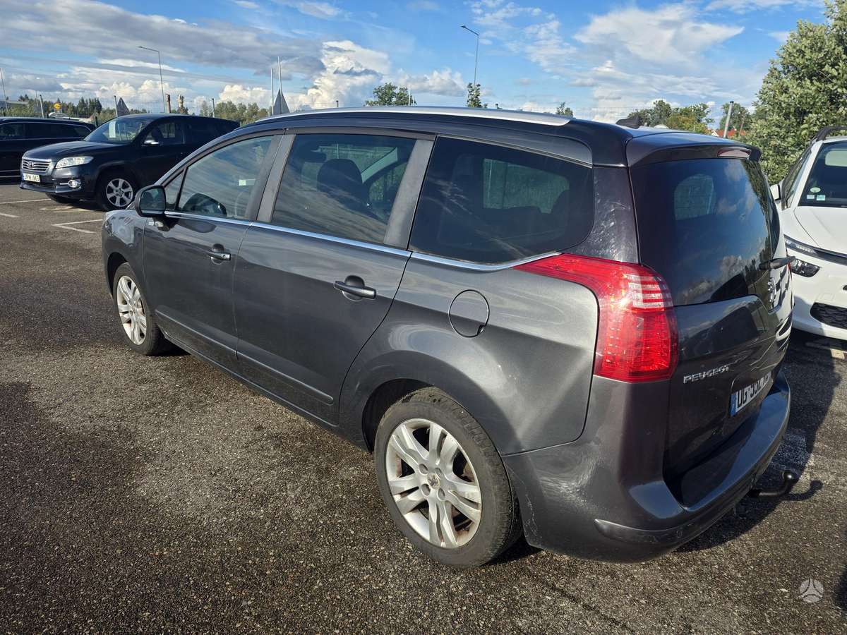 Peugeot 5008 2013 — engine 1560 cm³, 116 HP (85kW)