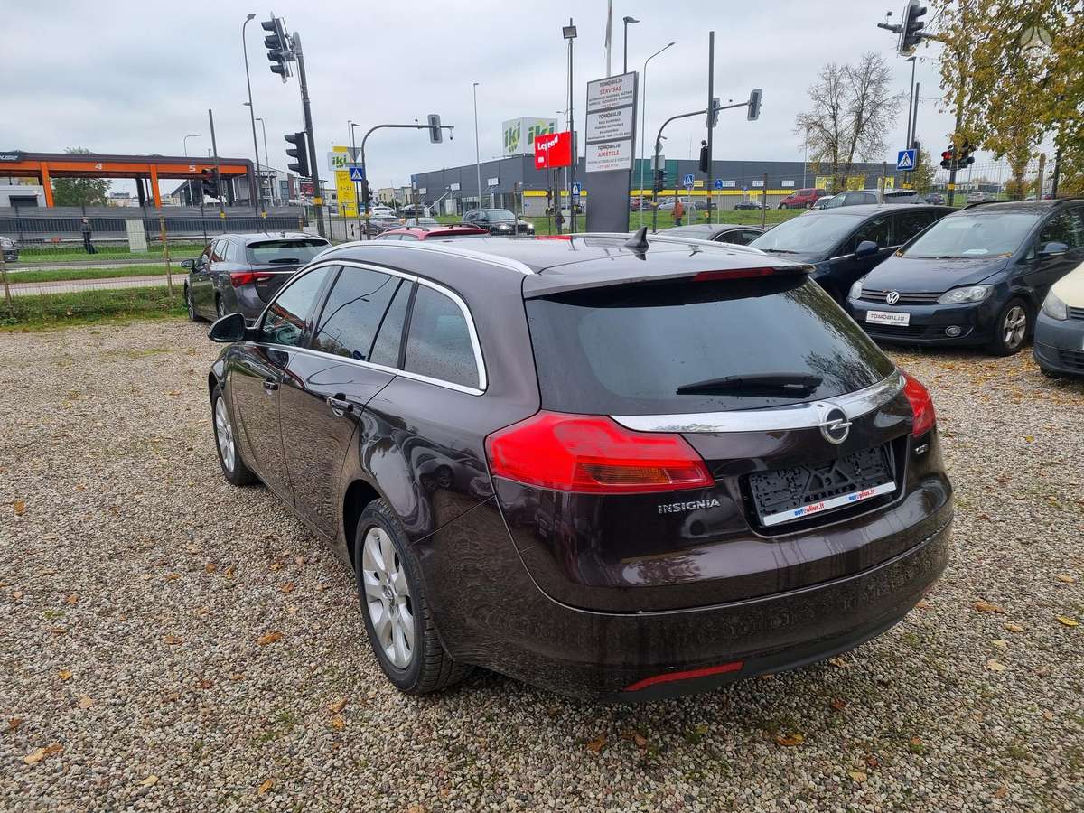 Opel Insignia 2011 — салон