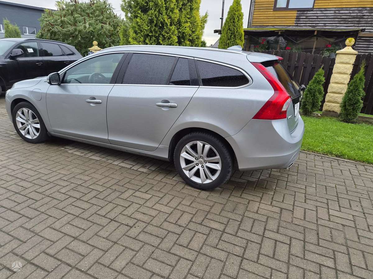 Volvo V60 2013 — interior