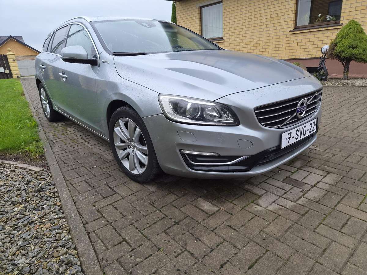 Volvo V60 2013 — engine 2400 cm³, 215 HP (158kW)