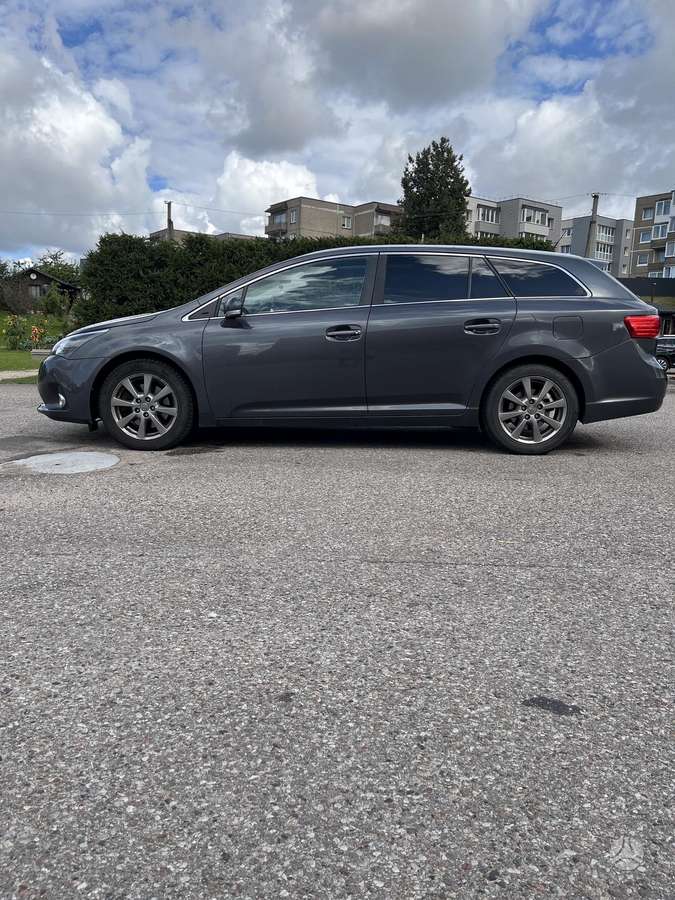 Toyota Avensis 2012 — photo 10