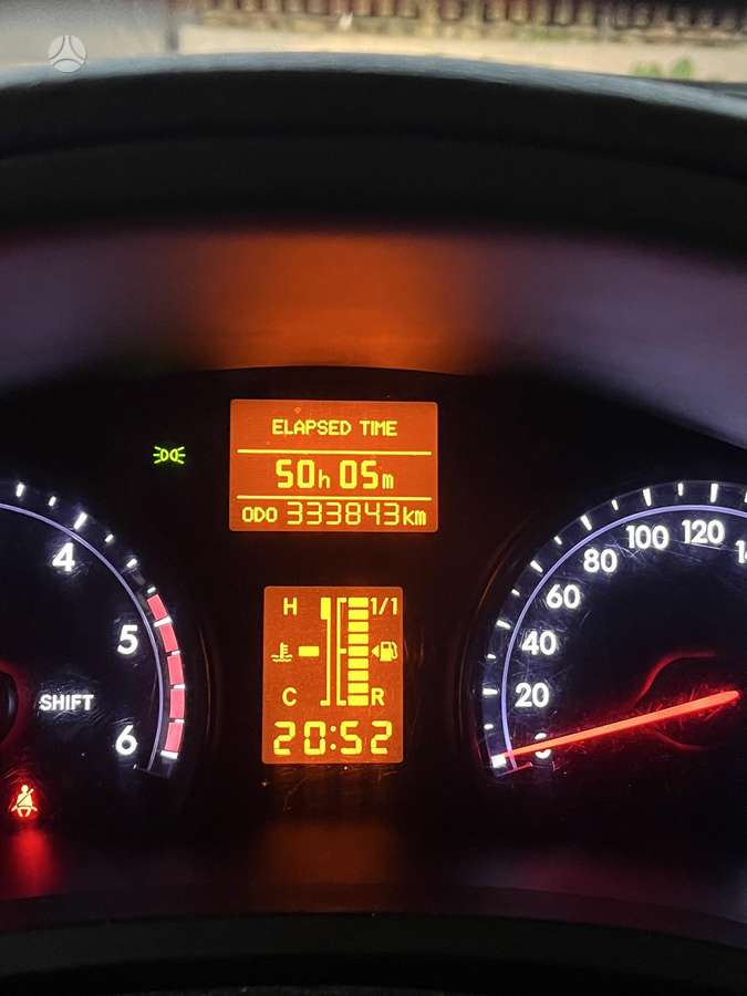 Toyota Avensis 2012 — photo 11