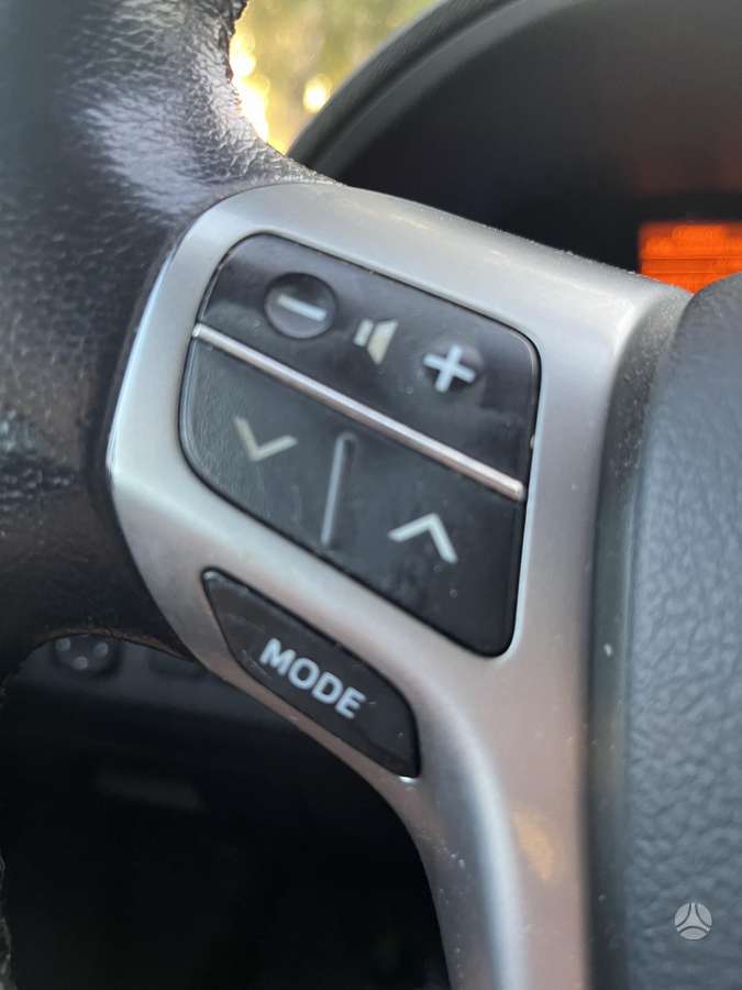 Toyota Avensis 2012 — photo 13