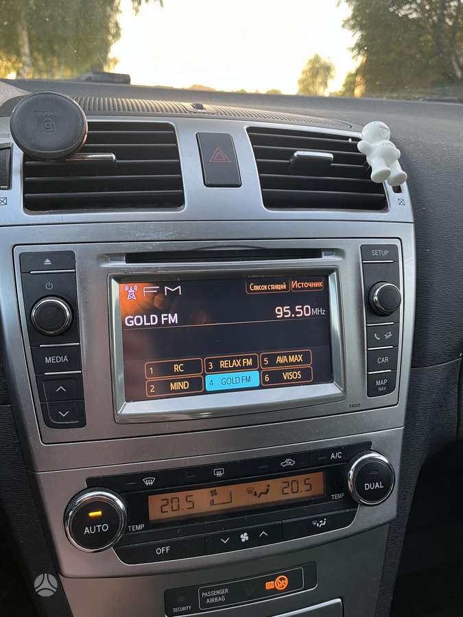 Toyota Avensis 2012 — photo 14