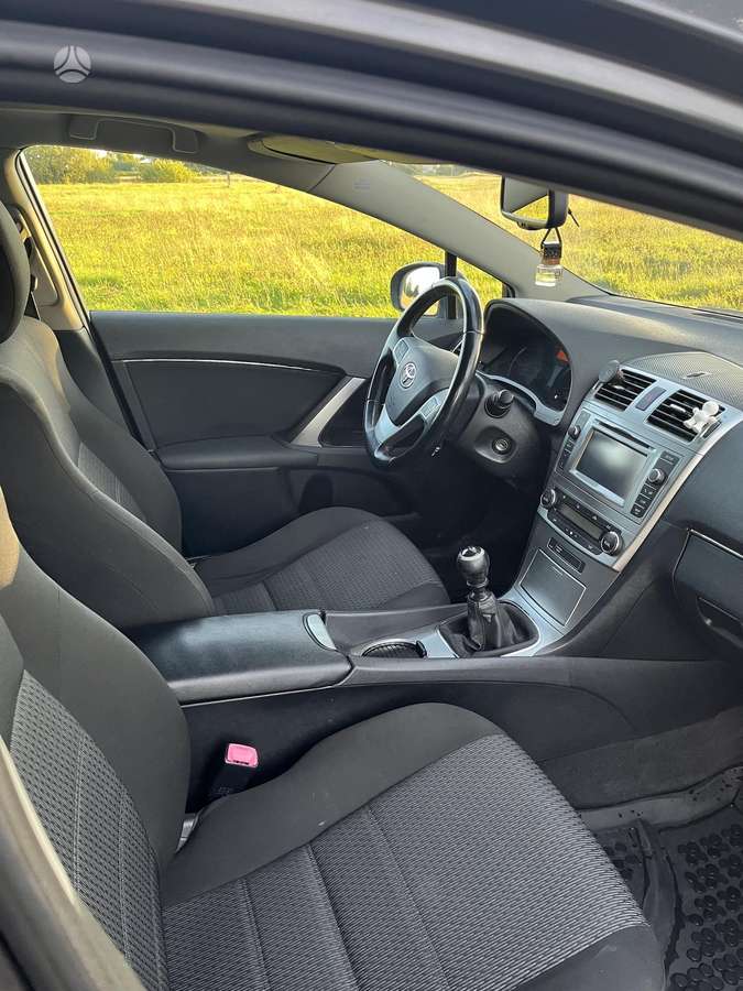 Toyota Avensis 2012 — photo 16