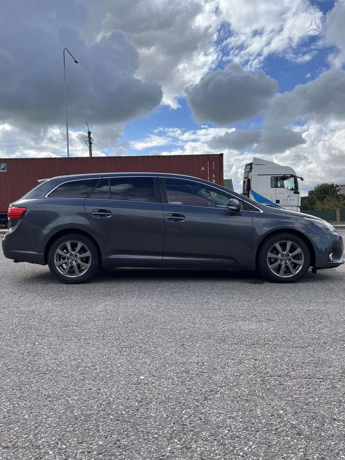 Toyota Avensis 2012 — photo 7