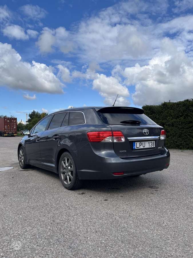Toyota Avensis 2012 — photo 9