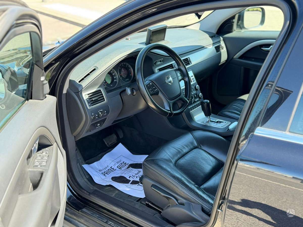 Volvo XC70 2010 — photo 10