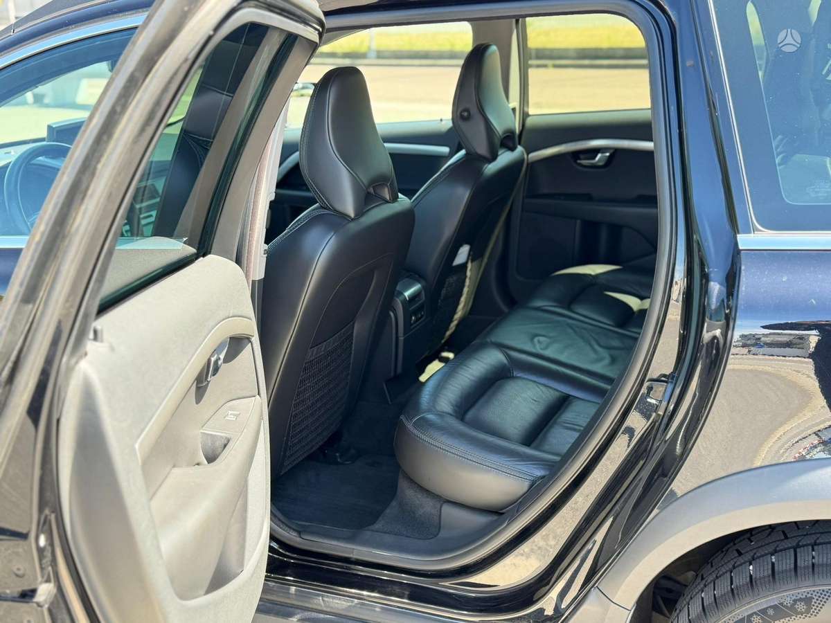 Volvo XC70 2010 — photo 11