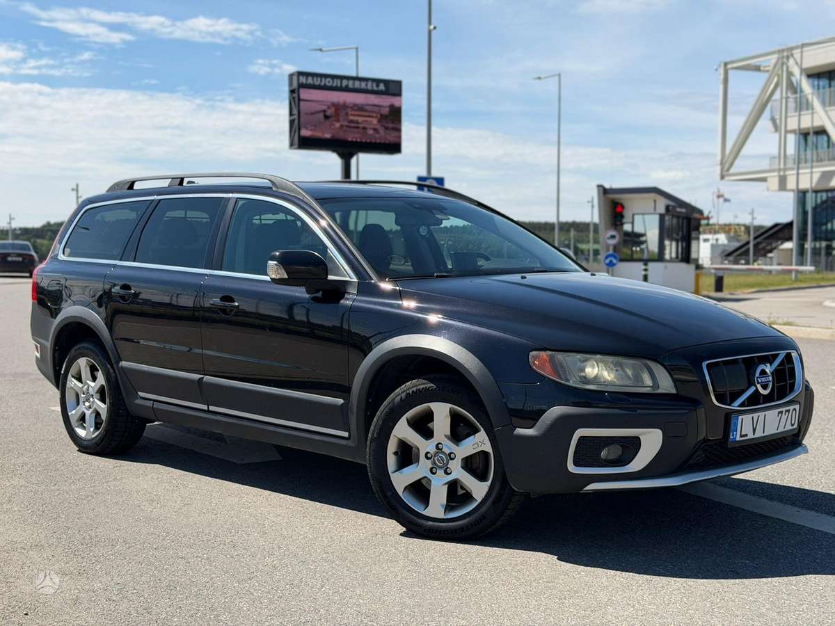 Volvo XC70 2010 — interior