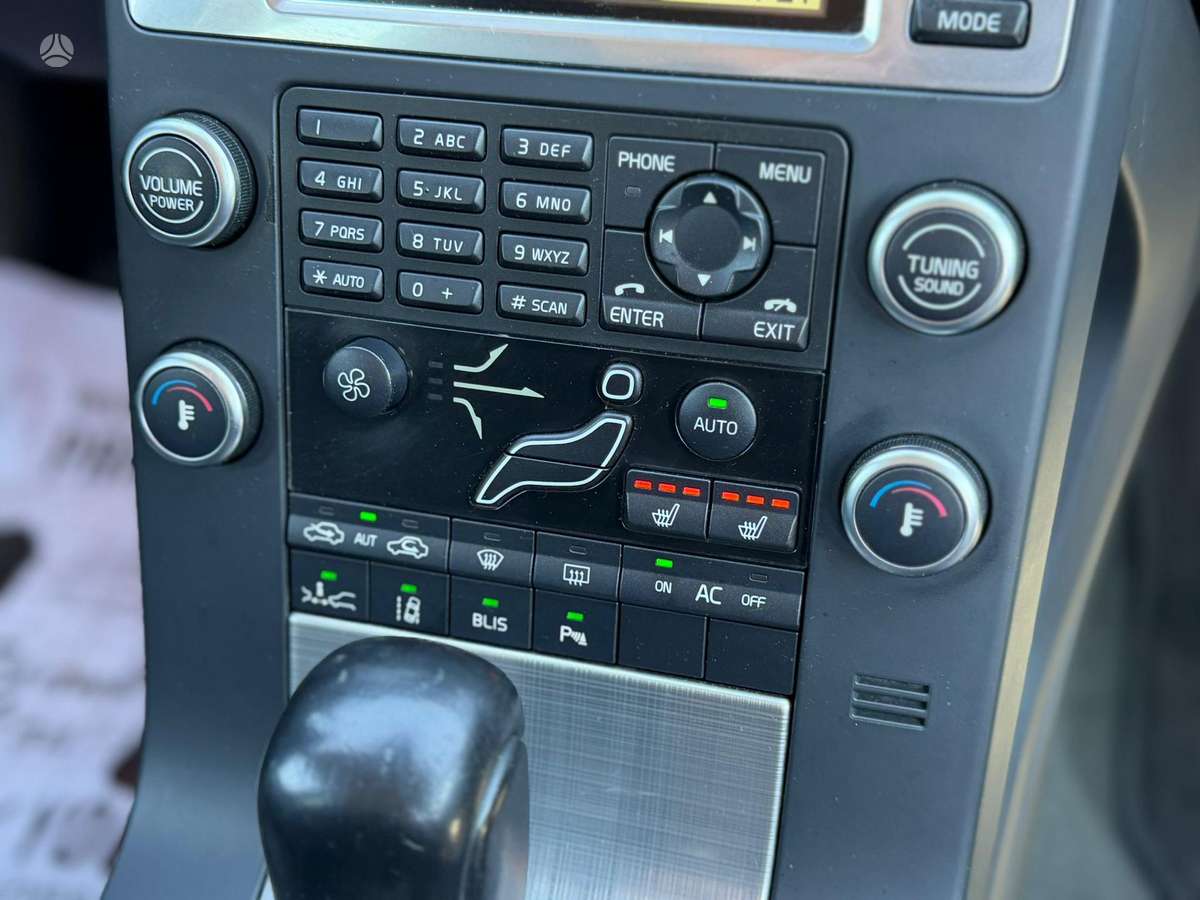 Volvo XC70 2010 — photo 5
