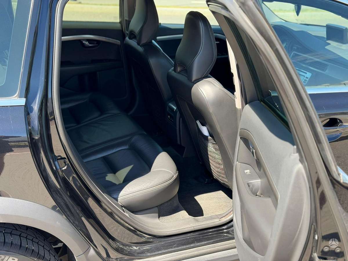 Volvo XC70 2010 — photo 7