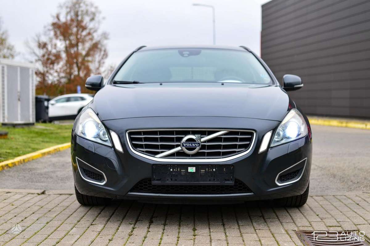 Volvo V60 2012 — вигляд ззаду