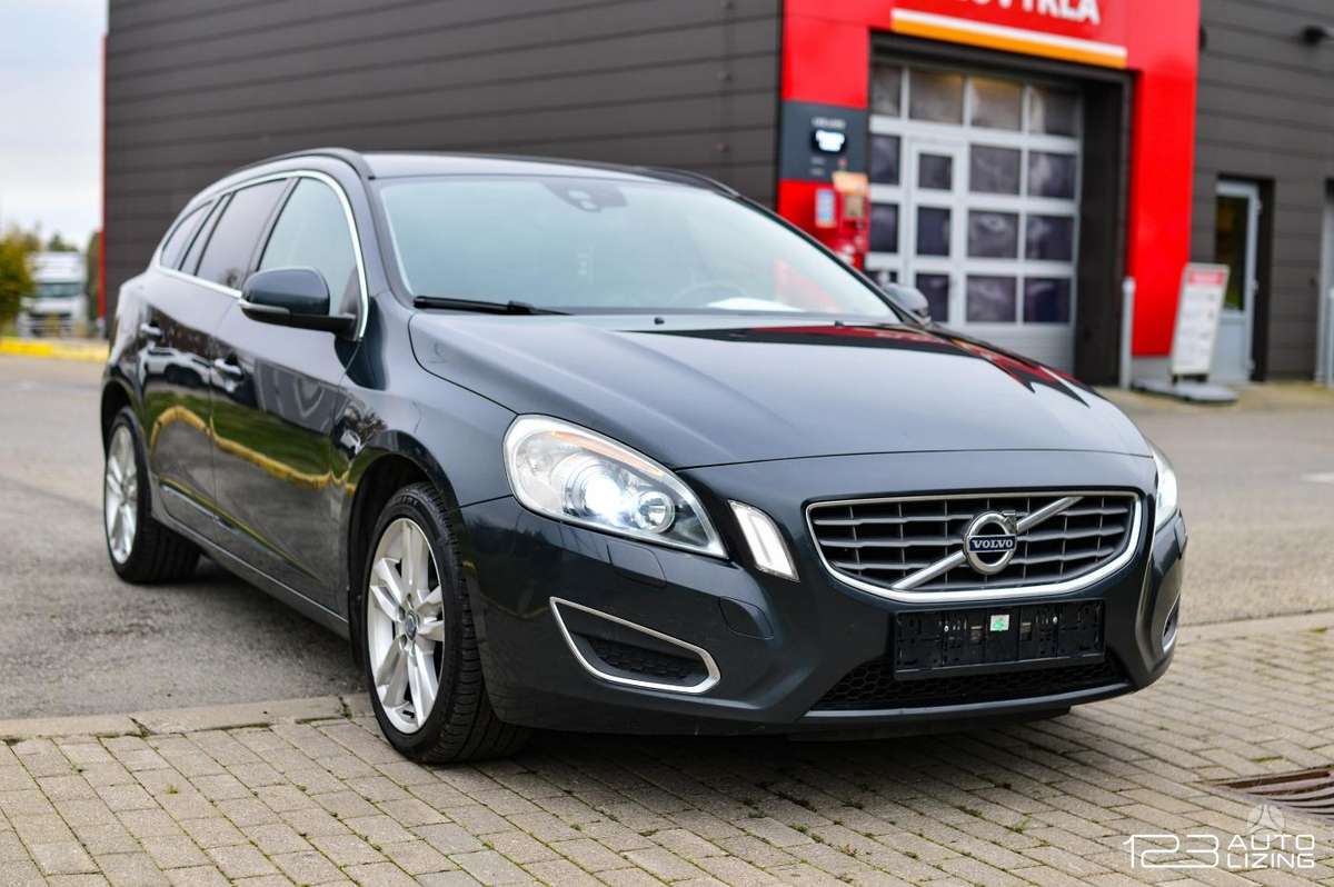 Volvo V60 2012 — салон