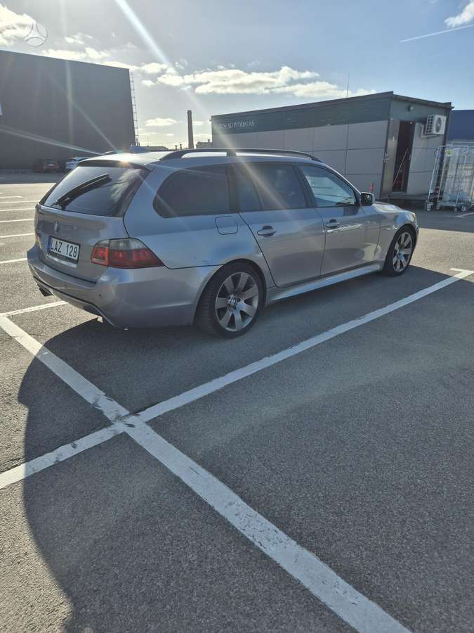 BMW 530 2004 — interior