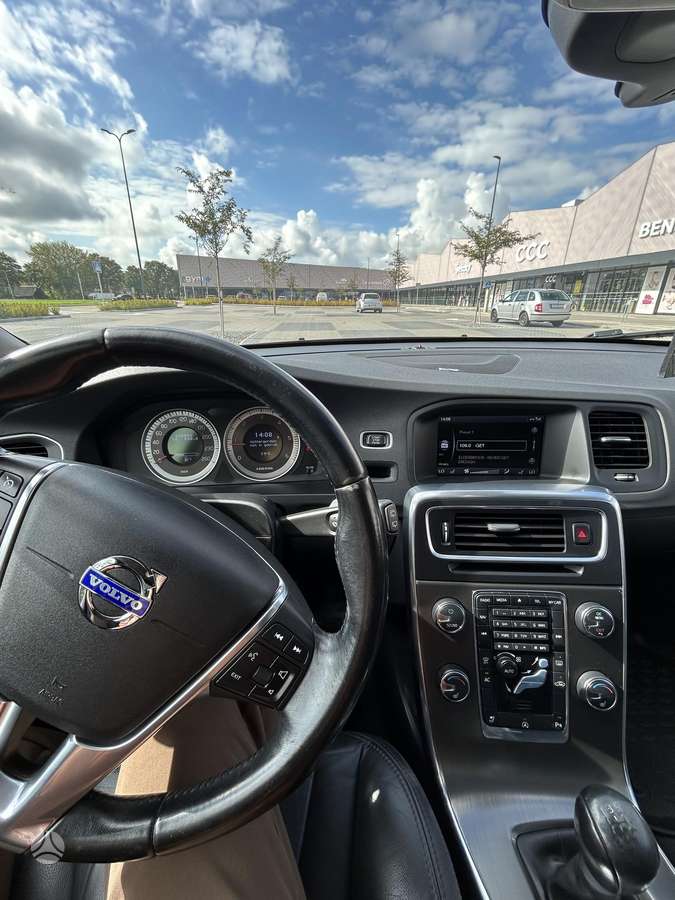 Volvo V60 2012 — photo 10