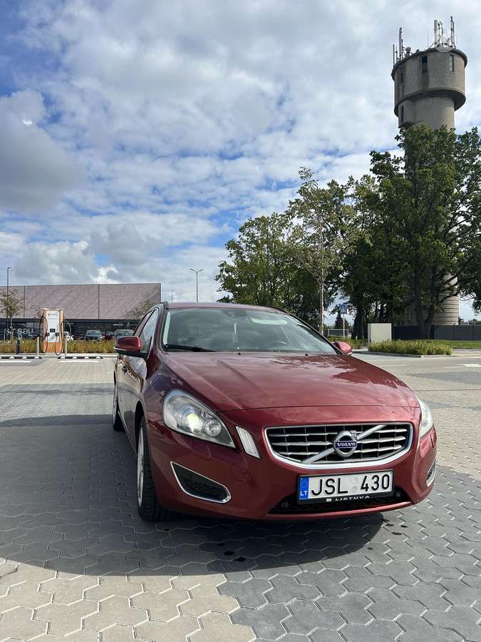 Volvo V60 2012 — rear view