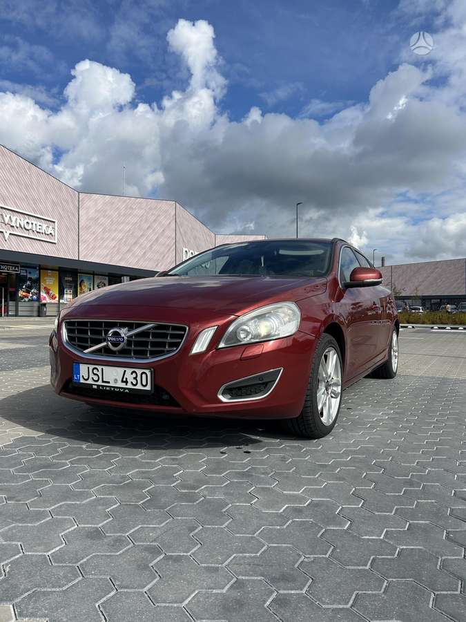 Volvo V60 2012 — interior
