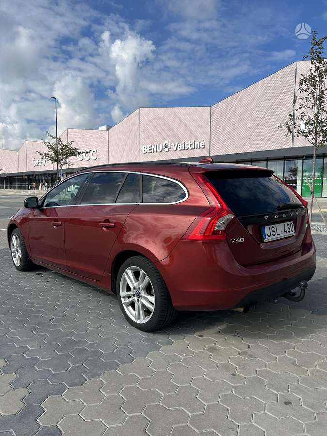 Volvo V60 2012 — engine 1984 cm³, 163 HP (120kW)