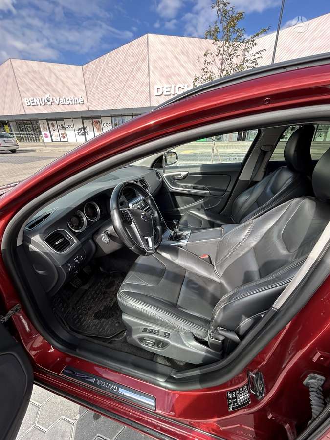 Volvo V60 2012 — photo 7