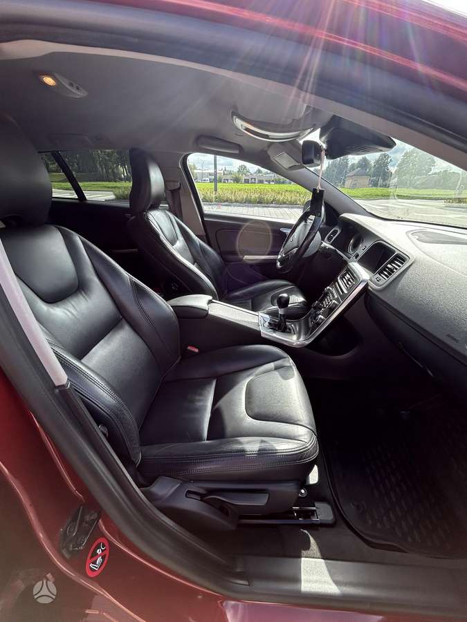 Volvo V60 2012 — photo 8
