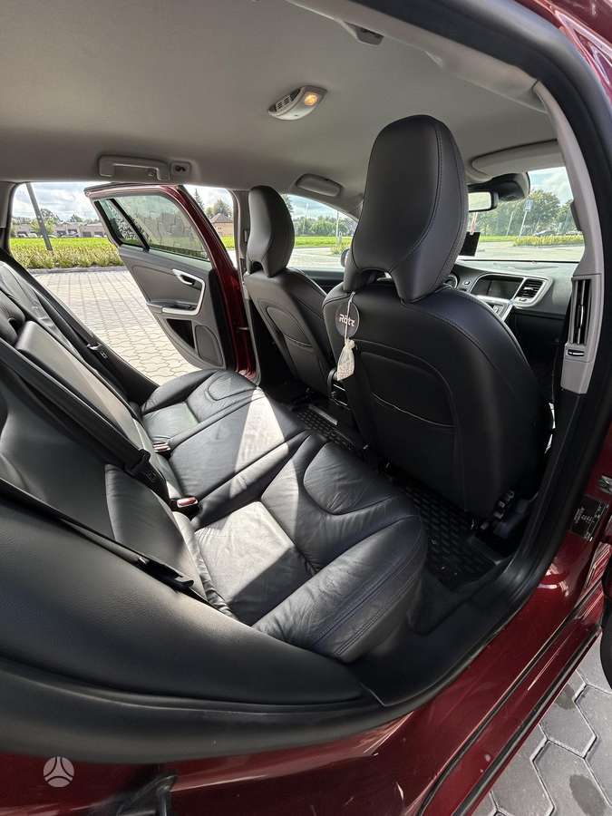 Volvo V60 2012 — photo 9