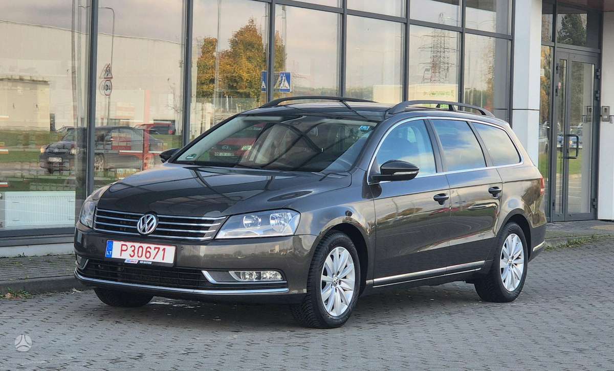 Volkswagen Passat 2012 — салон