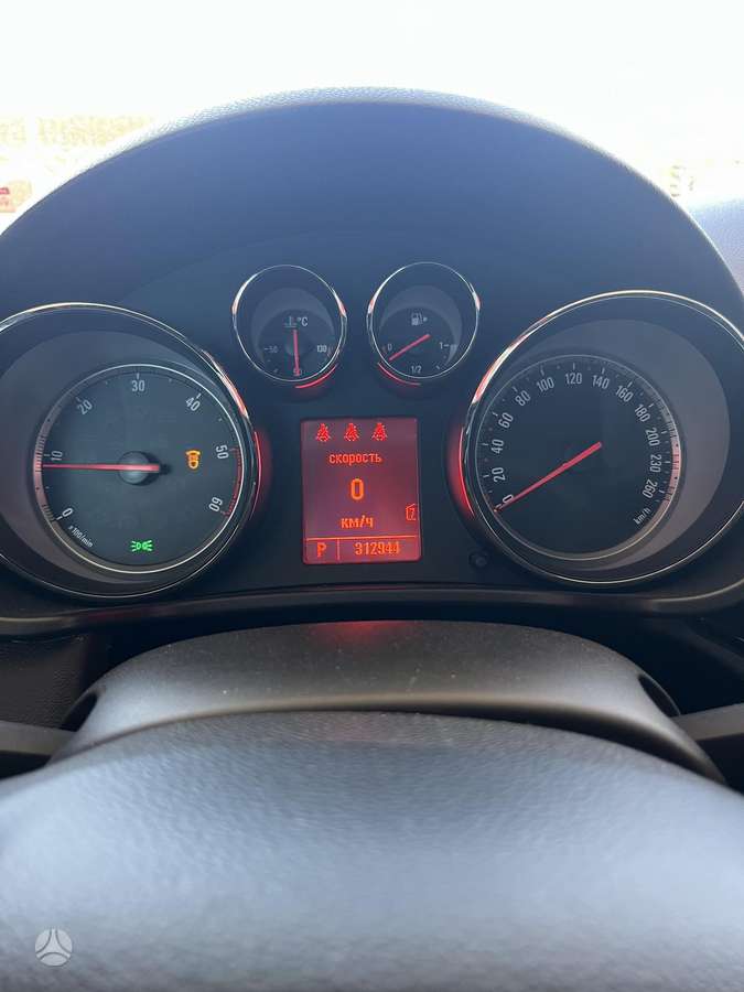 Opel Insignia 2011 — photo 12