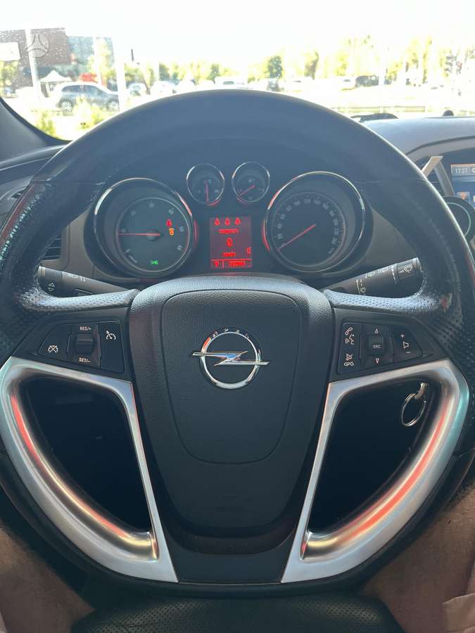 Opel Insignia 2011 — photo 13