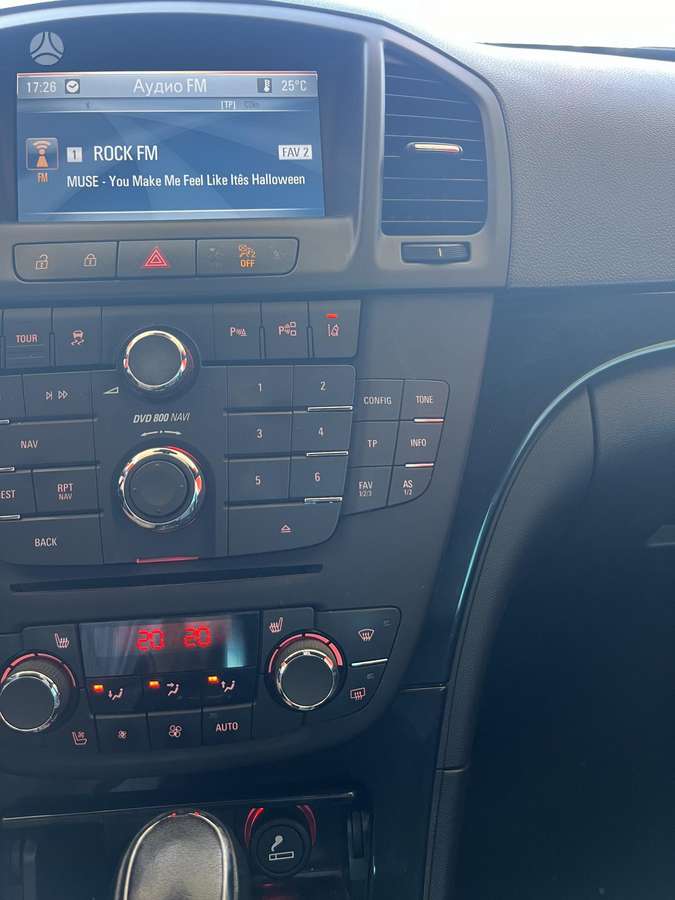 Opel Insignia 2011 — photo 15
