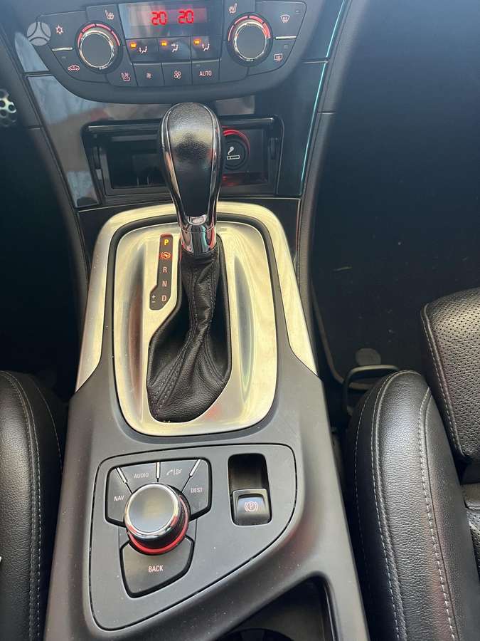 Opel Insignia 2011 — photo 16