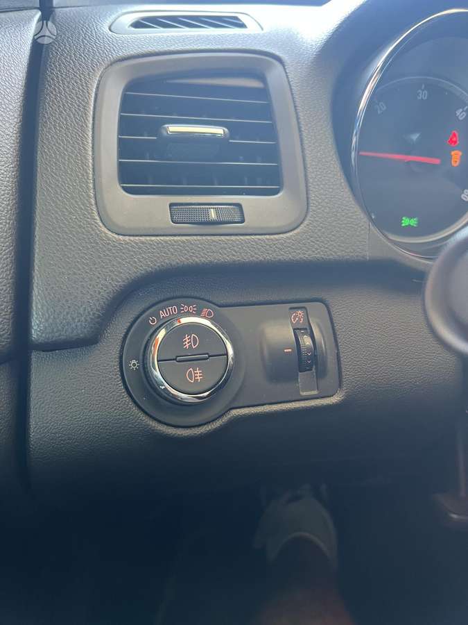 Opel Insignia 2011 — photo 18