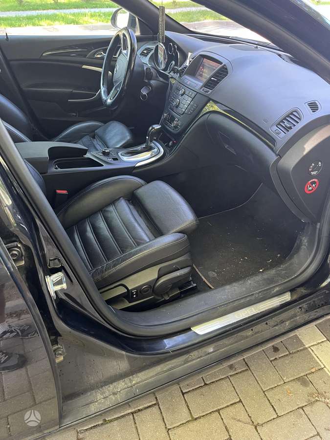 Opel Insignia 2011 — photo 19