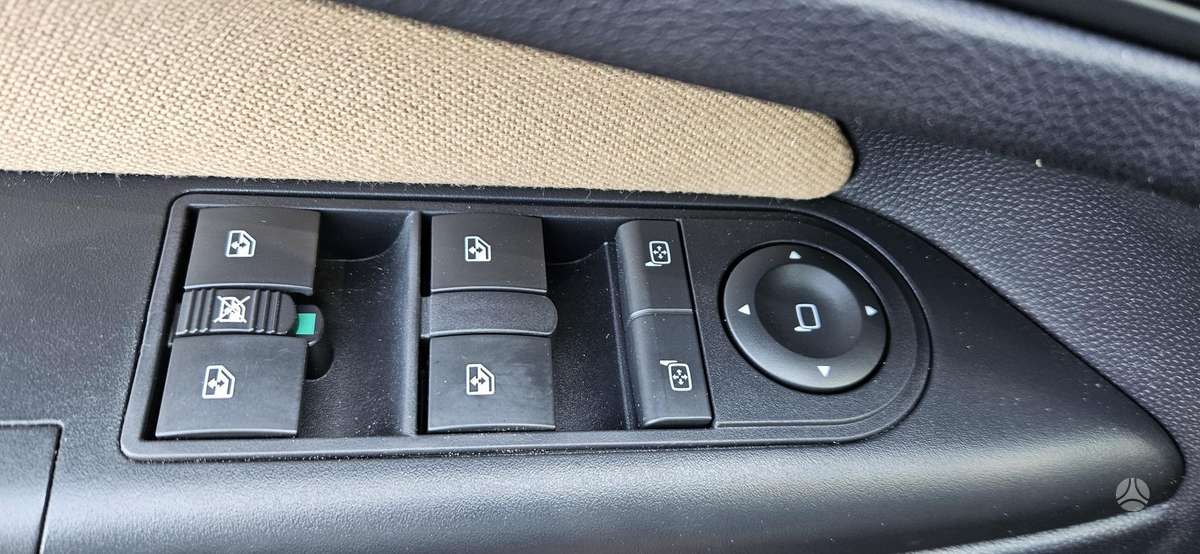 Opel Zafira 2010 — фото 15
