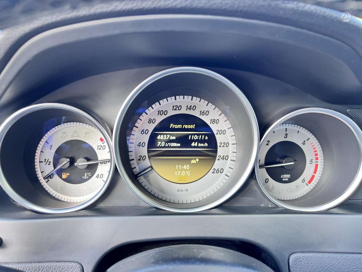 Mercedes-Benz C200 2011 — photo 15