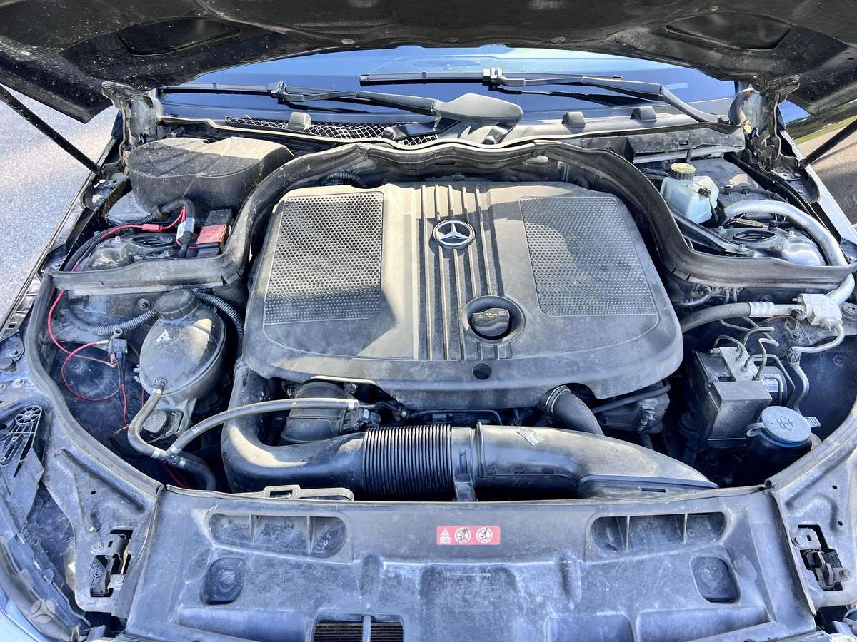 Mercedes-Benz C200 2011 — photo 16