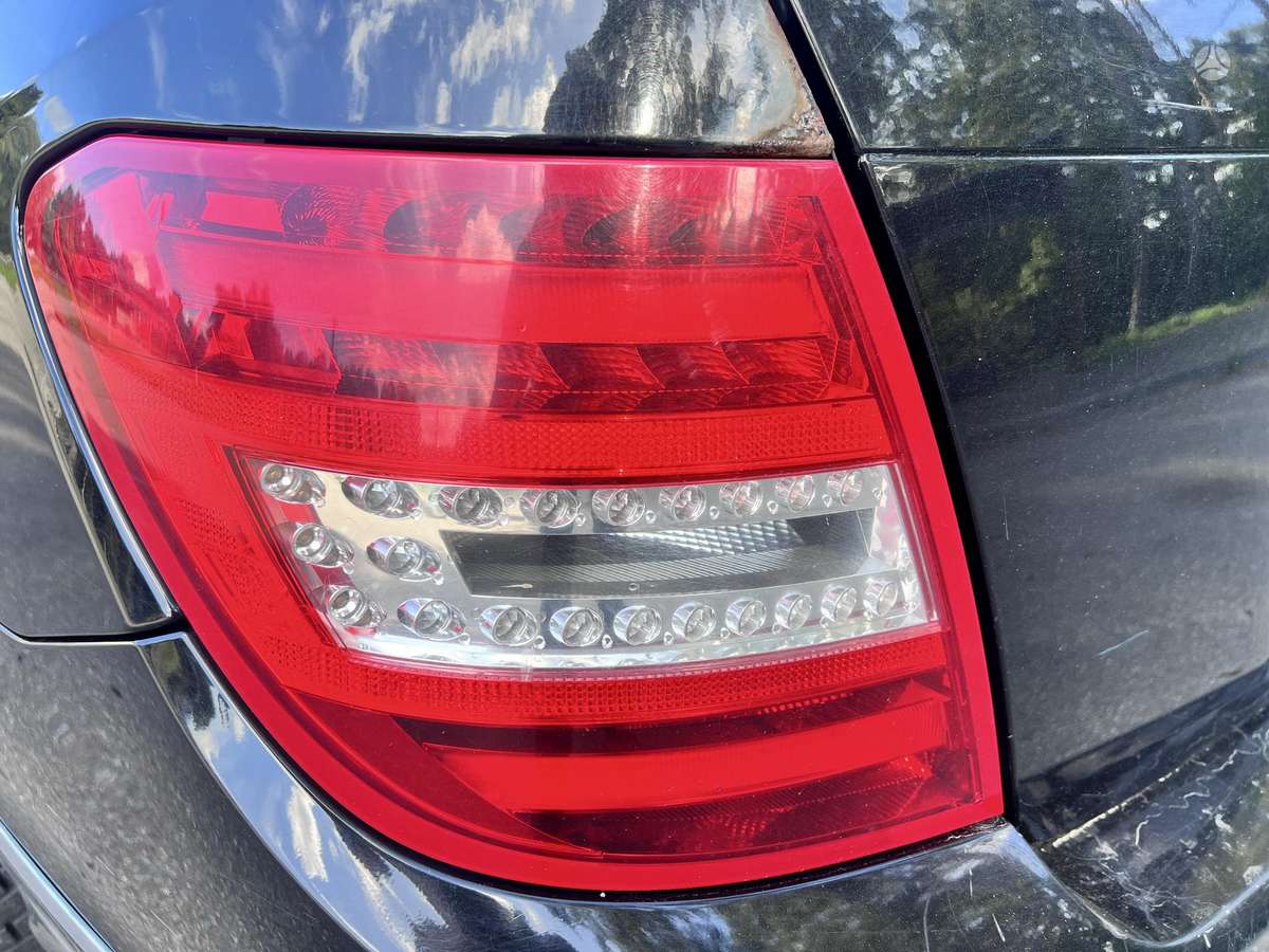 Mercedes-Benz C200 2011 — photo 5