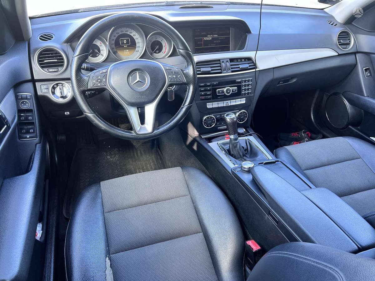 Mercedes-Benz C200 2011 — photo 7