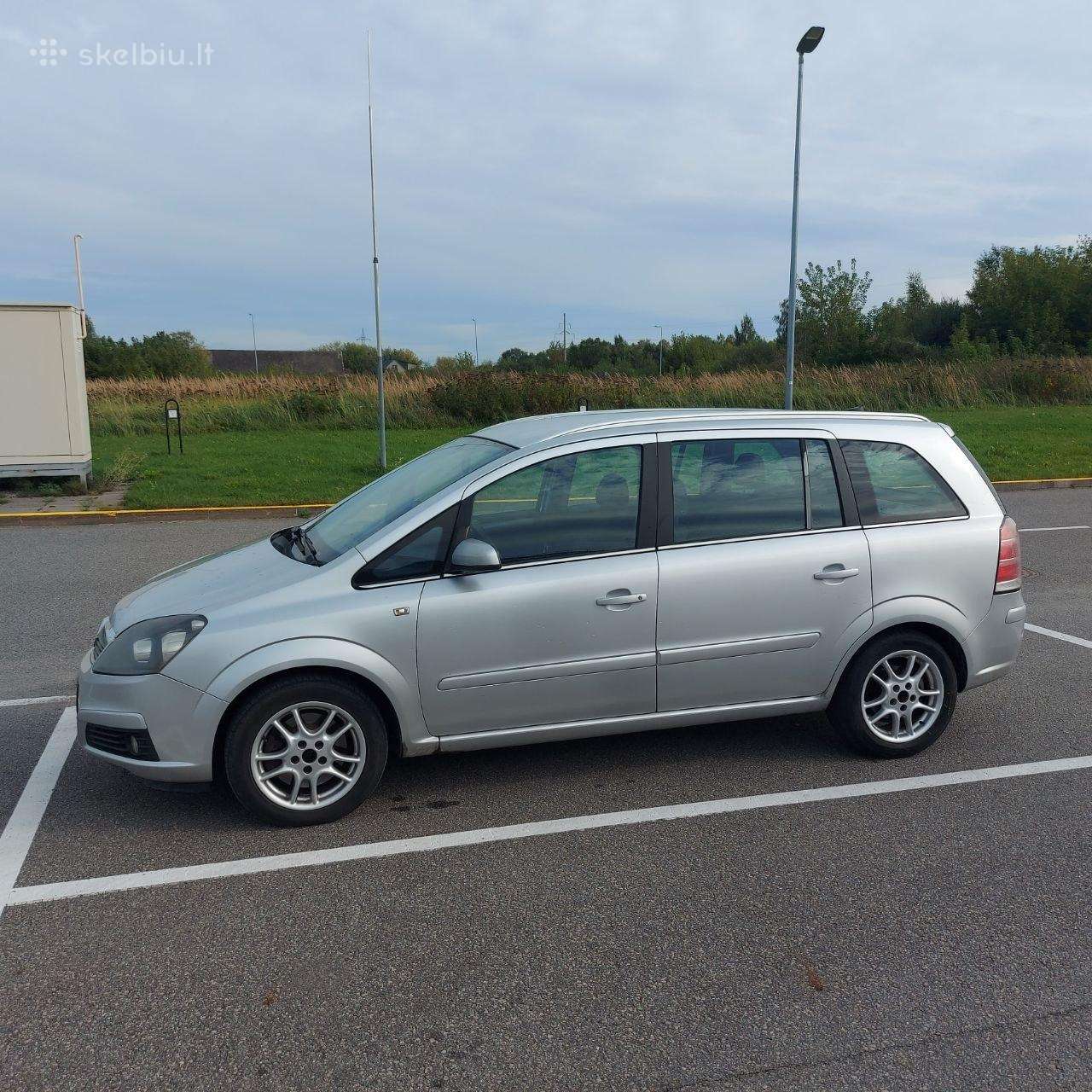 Opel Zafira 2007 — rear view