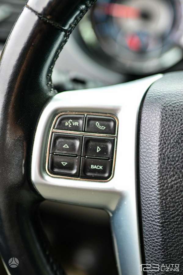 Lancia Voyager 2012 — фото 23